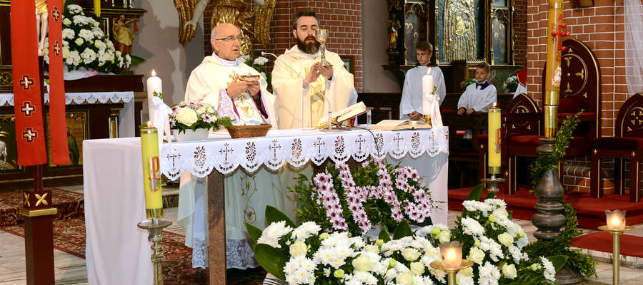 Pierwsza Komunia Święta w kościele pw. św. ap. Piotra i Pawła w Lidzbarku Warmińskim