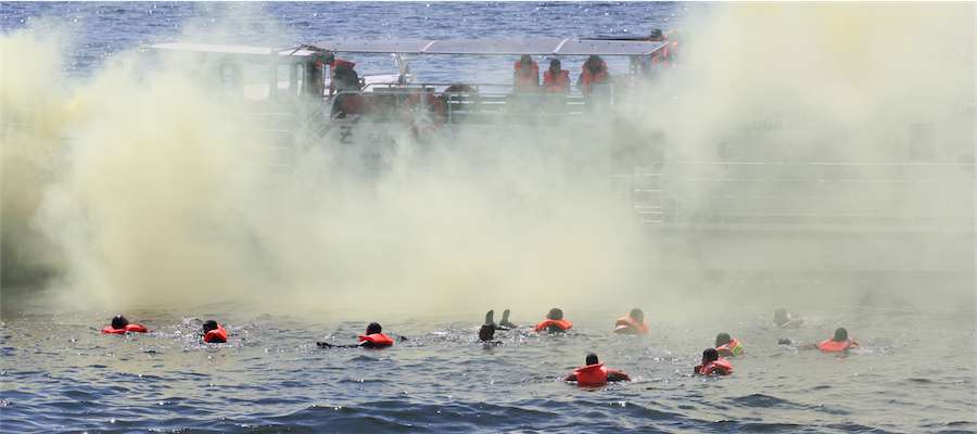 Ćwiczenia ratownicze na jeziorze Niegocin