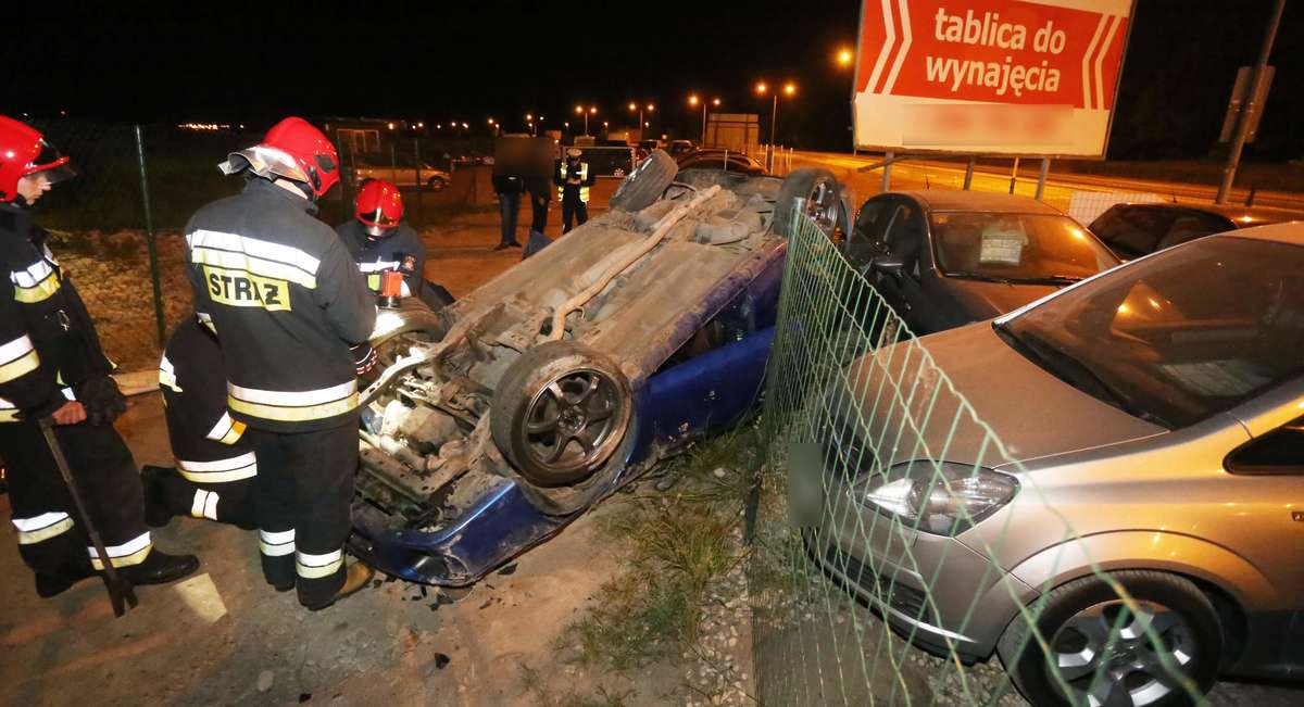 Dachowanie Sielska

Olsztyn-rozpędzone Subaru Impreza wjechał na Sielskiej do autokomisu i dachował. Zniszczył ogrodzenie i dwa inne samochody.Kierowca 22 lata trzeźwy,kobieta pasażer nieprzytomna do szpitala.