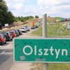 Olsztyński krajobraz z wybojami i koparką w tle