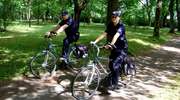 Policjanci patrolują miasto na rowerach