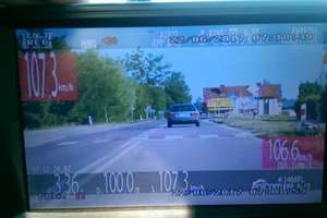 Przez Kinkajmy jechał 107 km/h. Policjanci zatrzymali prawo jazdy kierowcy