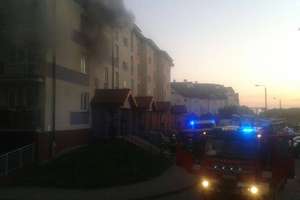 Pożar w bloku na Jarotach w Olsztynie. Ewakuowano mieszkańców