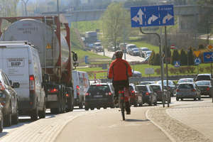 Okolice ronda Ofiar Katastrofy Smoleńskiej wyjątkowo niebezpieczne dla rowerzystów