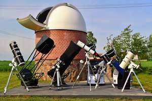 Zobacz planety przez ogromny teleskop