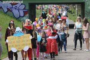 Uliczkami osiedla Pojezierze w Olsztynie przeszła barwna parada [ZDJĘCIA i FILM]