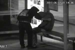 Okradł mężczyznę leżącego na przystanku w Olsztynie [FILM]
