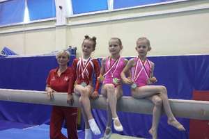 Worek medali młodych gimnastyczek