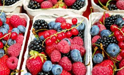 Jakie owoce warto jeść latem?
