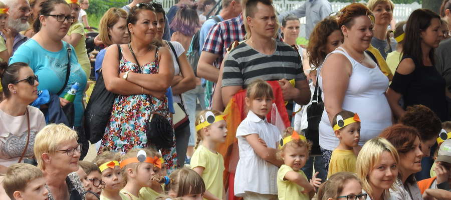 Festynowi goście w szkole przy ulicy Tysiąclecia 