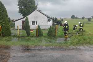 Strażacy interweniowali przy zalanej posesji