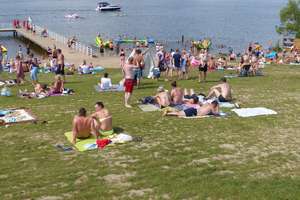Pijany 48-latek z Iławy zakłócał na plaży spokój i porządek, ubliżał policjantom