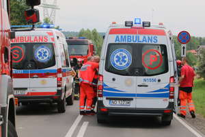 Cztery auta zderzyły się między Olsztynem a Dywitami. Jedna osoba ranna