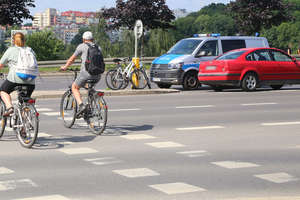 By zapobiegać wypadkom i kolizjom z udziałem rowerzystów 