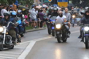 Parada uczestników zlotu motocykli w Giżycku
