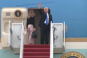 Air Force One w powietrzu. Donald Trump w drodze do Polski