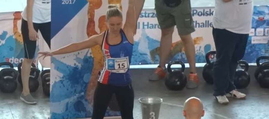 Dominika Bartczak podczas HardStyle Challenge IV Mistrzostw Polski Kettlebell