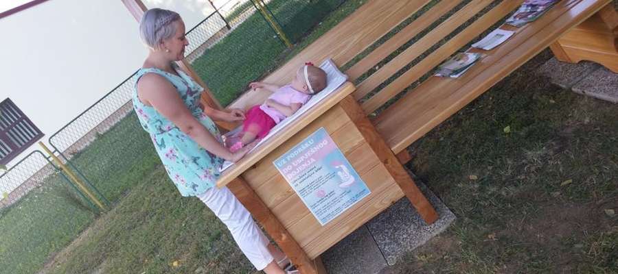 ławka dla matek z dziećmi