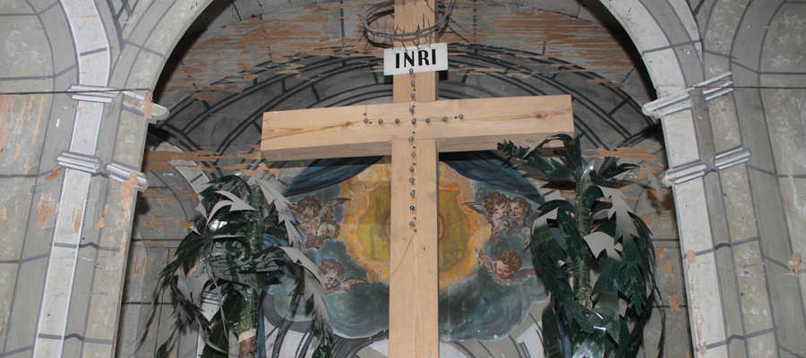 Rozpoczęcie prac konserwatorskich pozwoliło odkryć to, co było zakryte obrazem w ołtarzu głównym kościoła w Bisztynku.
