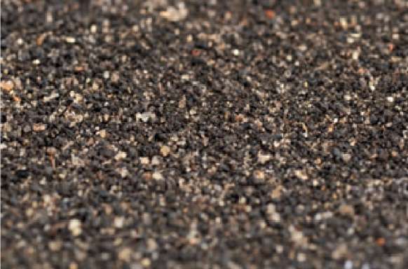 Na glebie przesuszonej krople cieczy opryskowej z dodatkiem adiuwanta 