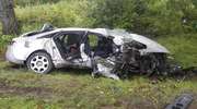 Audi uderzyło w drzew. Kierowca w szpitalu