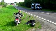 Motocykl zderzył się z mercedesem. Dwie osoby w szpitalu