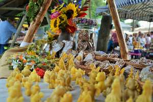 Wielkanocne tradycje na Warmii i Mazurach. Świąteczny kiermasz w skansenie w Olsztynku