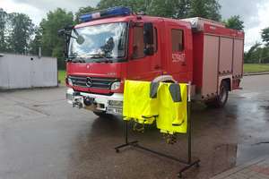 Strażacy ratowali krowę uwięzioną w szambie