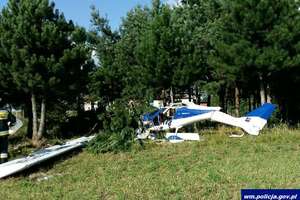 Samolot rozbił się przy stadionie piłkarskim. Pilot stracił stery
