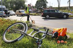 Rowerzysta został potrącony na przejeździe w Olsztynie. Trafił do szpitala
