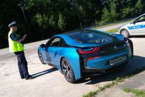 Rosjanin w BMW pędził "berlinką" 234 km/h. Nawet nie zapiął pasów