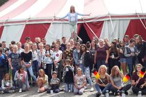 Echa pobytu młodych cyrkowców w Niemczech i zaproszenie na galę do Bachotka