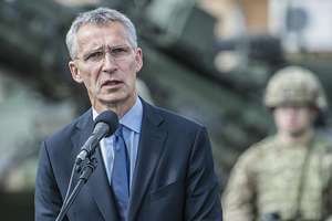 Sekretarz Generalny NATO spotkał się z żołnierzami stacjonującymi w regionie