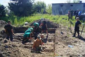 Archeolodzy w poszukiwaniu średniowiecznej osady [film, zdjęcia]