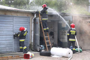 Pożar garaży na Zamenhofa w Olsztynie [zdjęcia, film]