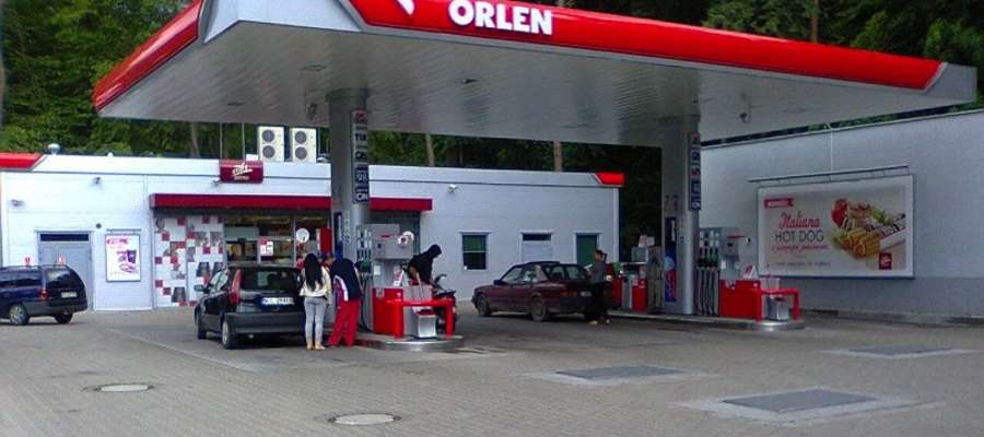 Stacja benzynowa przy ul. Sienkiewicza w Iławie — to tu ujawnił się poszukiwany 49-latek z Tyrowa