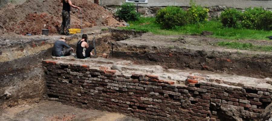 Archeolodzy odkryli mur gotycki