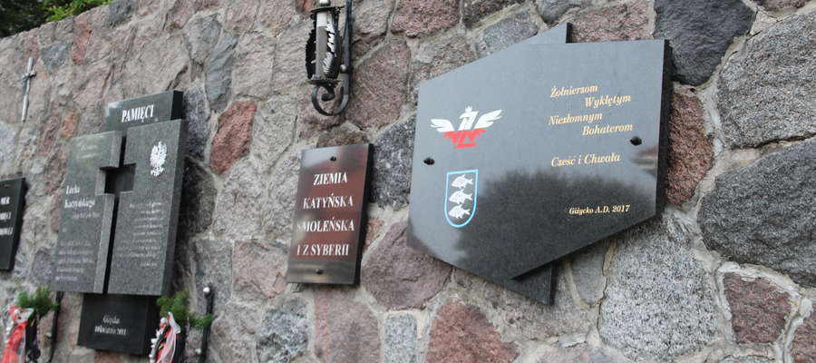 Tablica poświęcona Żołnierzom Wyklętym na Murze Pamięci Narodowej