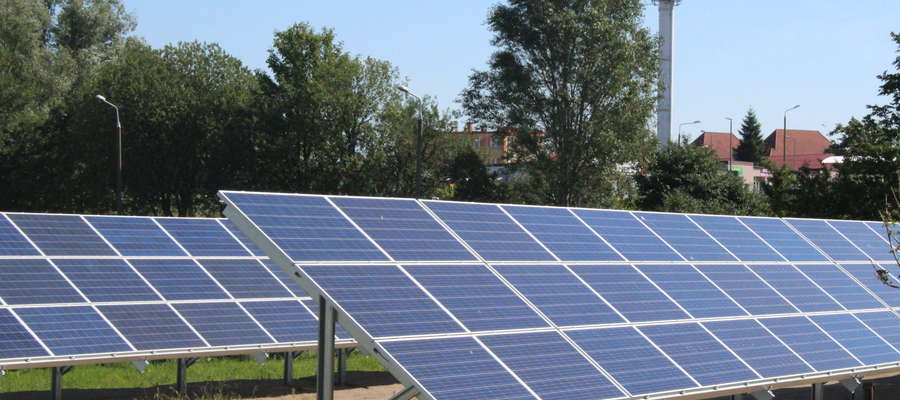 Energia słoneczna wykorzystywana jest głównie do wytwarzania ciepła w kolektorach słonecznych lub do produkcji energii elektrycznej w modułach fotowoltaicznych