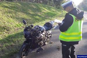 Kierowca passata wymusił pierwszeństwo. Motocyklista w szpitalu