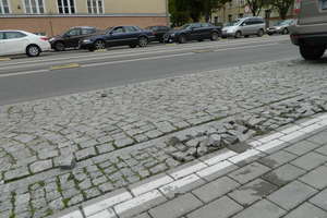 Kto zapłaci za naprawy buspasów i barierek w Olsztynie? Stan ulic straszy