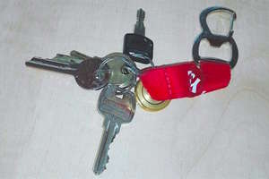 Komplet kluczy na parkingu