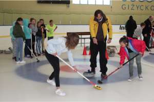 Można spróbować swych sił w curlingu