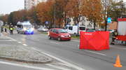 Wypadek na Nowowiejskiej. Potrącona przez auto kobieta zmarła w szpitalu [zdjęcia]