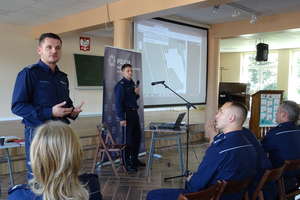 Policjanci rozmawiali z pedagogami na temat cyberprzestępczości wśród uczniów
