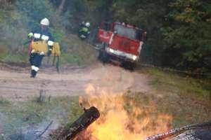 Strażacy z Olecka walczyli ze skutkami huraganu i pożarem lasu. Na szczęście to tylko ćwiczenia. 
