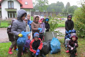 Uczniowie z Dubeninek wzięli udział w akcji „Sprzątania Świata”