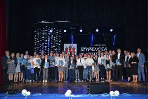 Uzdolnieni uczniowie otrzymali Stypendia Burmistrza Olecka