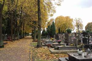 Jak dojechać na cmentarze w Olsztynie? Zmiana organizacji ruchu przed Wszystkich Świętych