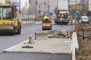 Ulica Pieniężnego w Olsztynie będzie nieprzejezdna. Drogowcy wylewają ostatnią warstwę asfaltu [SCHEMAT, WIDEO]